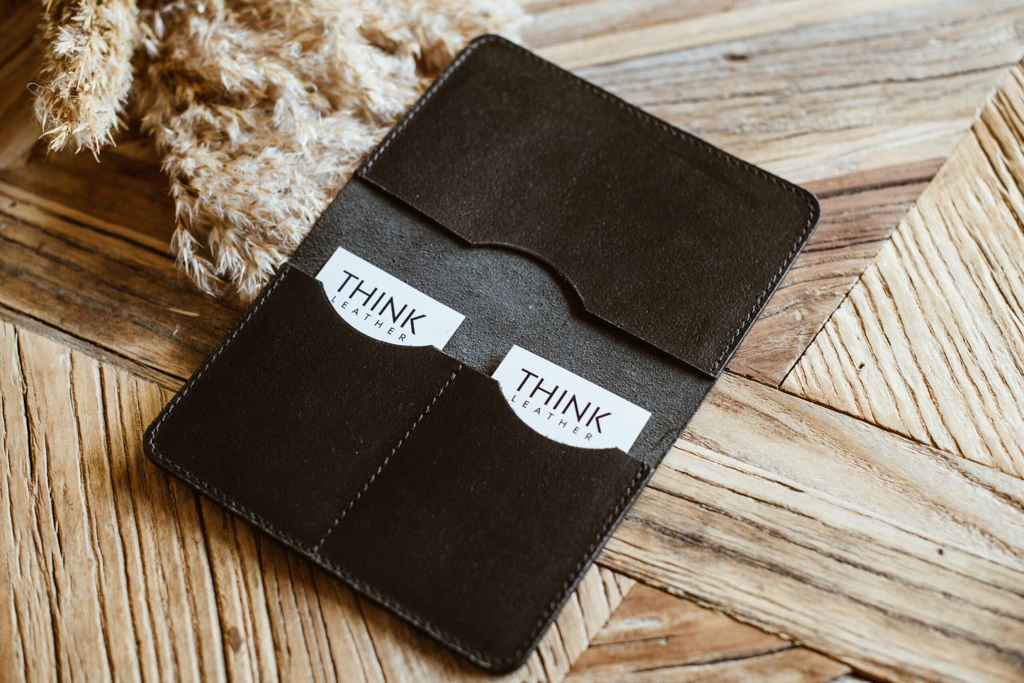 Skórzany portfel paszportowy - czarny